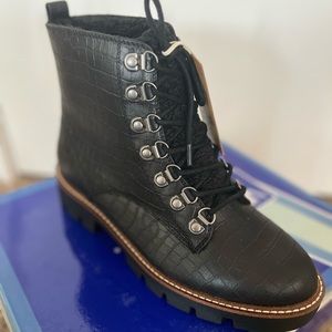 White mountain warm boot - size 8